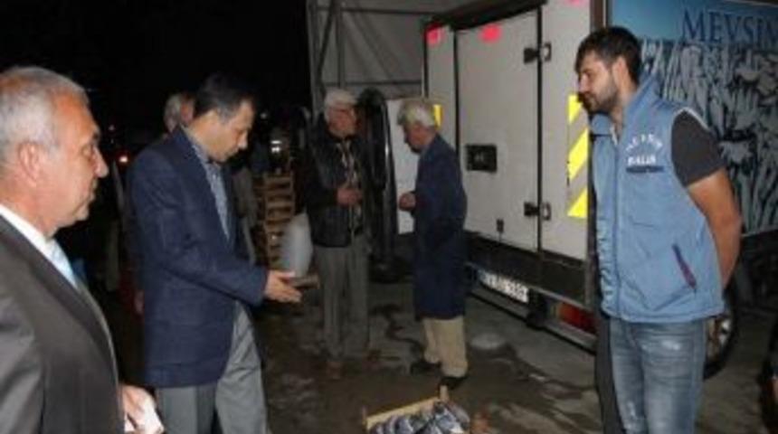 Vali Yerlikaya Balık Halini Gezdi