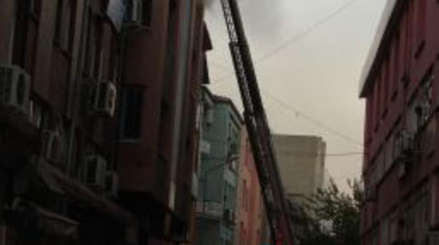 Denizli&rsquo;de &Ccedil;ıkan Yangında 5 Kişi Kurtarıldı