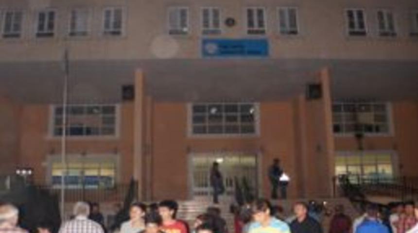 Ter&ouml;r &Ouml;rg&uuml;t&uuml; Yandaşları Şişli'de Okula Motof Attı