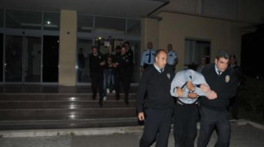 İzmir'de Hırsızlar Su&ccedil;&uuml;st&uuml; Yakalandı