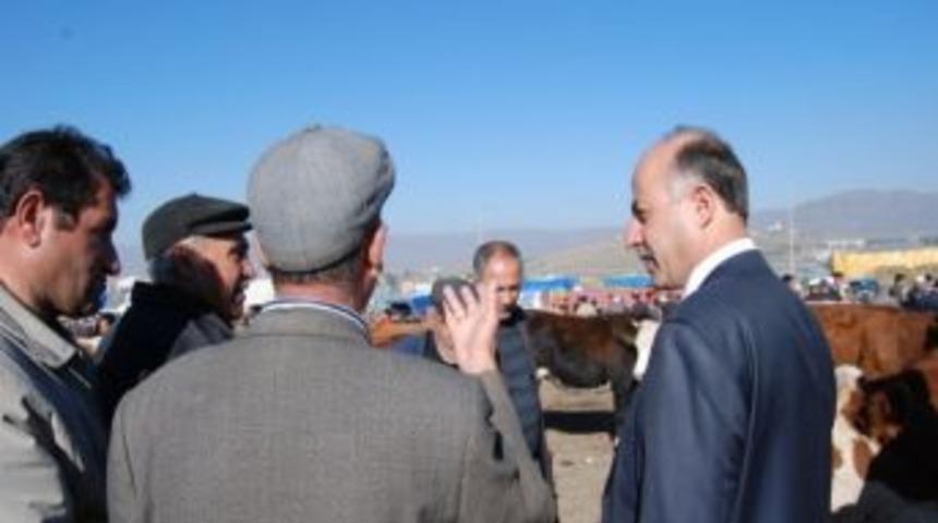 Vali Azizoğlu Hayvan Pazarını Gezdi