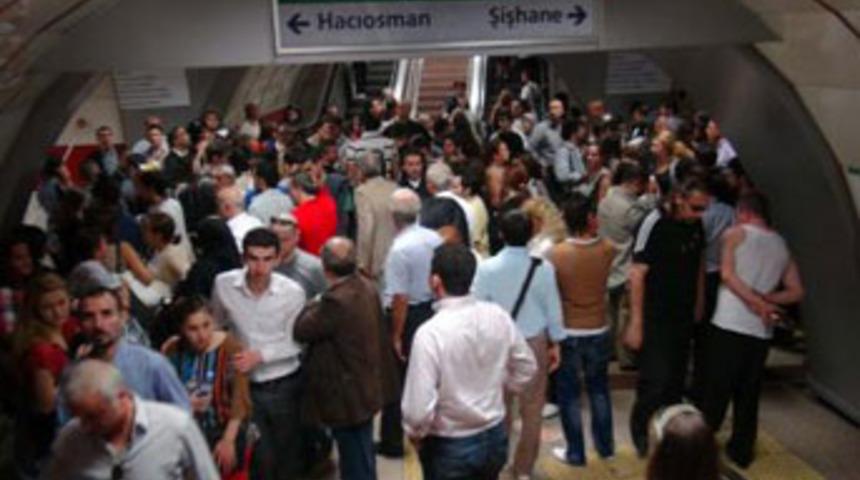 Taksim Metrosu'nda intihar şoku!