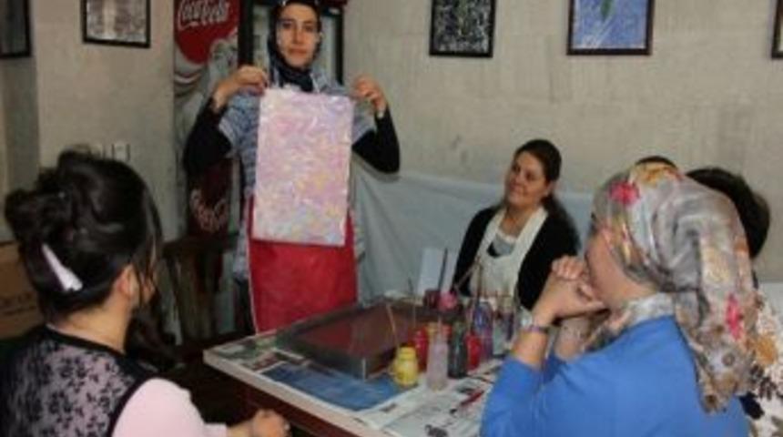 Ebru Eğitimine Kadınlar Daha &Ccedil;ok İlgi Duyuyor
