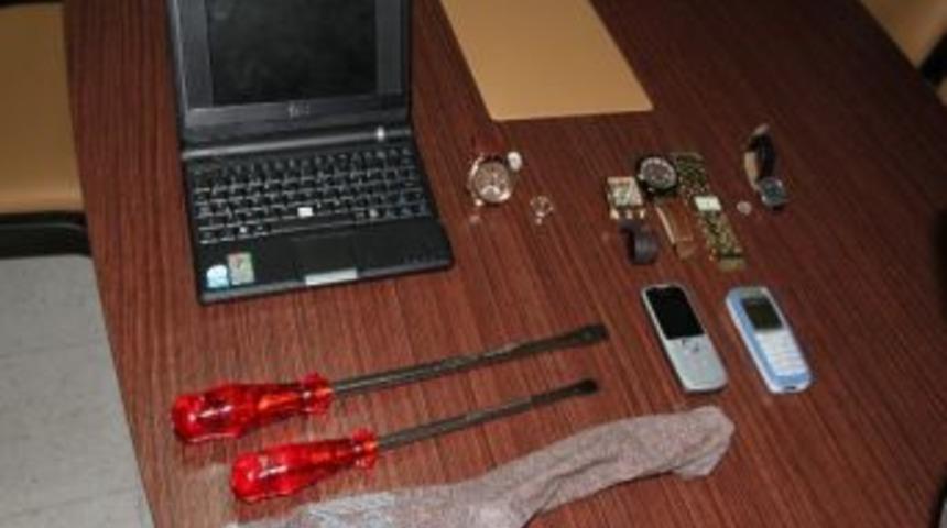 Evlerin &Ccedil;elik Kapılarını A&ccedil;arak Hırsızlık Yapan 5 Kişi Yakalandı