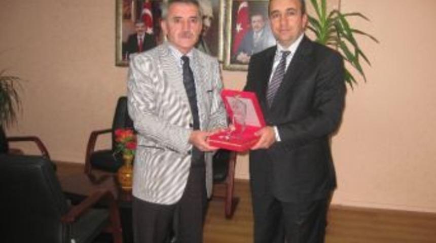 Acıg&ouml;l Belediye Başkanı &Ccedil;avuşoğlu&rsquo;ndan Eğitime Destek