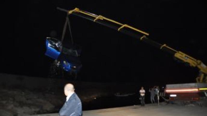 Otomobil denize u&ccedil;tu