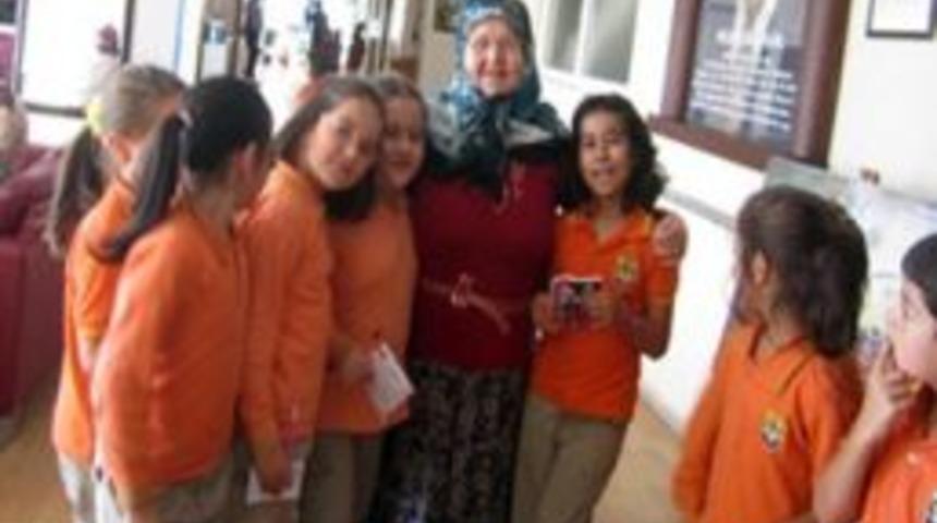 &Ouml;ğrencilerden Huzurevine Ziyaret