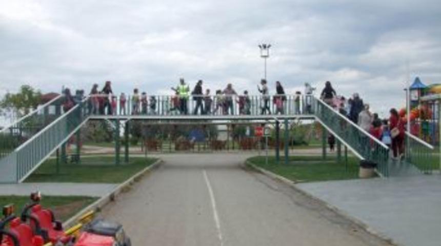 Polisten Anaokulu &Ouml;ğrencilerine Uygulamalı Trafik Eğitimi