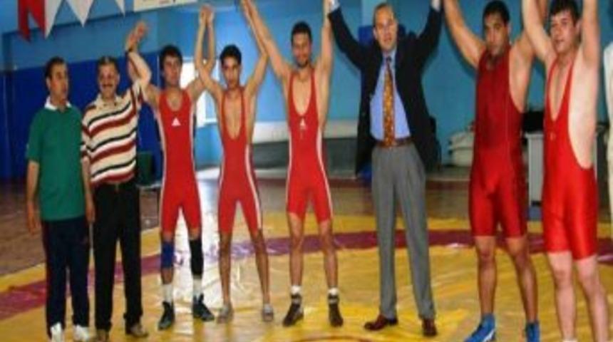 Ceyhanlı G&uuml;reş&ccedil;iler Takım Halinde Birinci Oldu