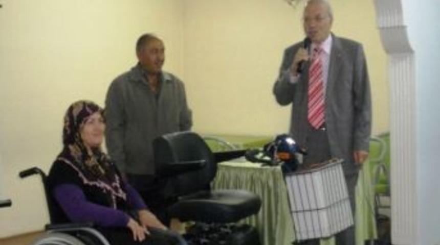 Kırşehir İl M&uuml;ft&uuml;l&uuml;ğ&uuml;nden Engelli Vatandaşa Tekerlekli Sandalye