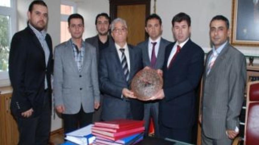 S&uuml;r&uuml;c&uuml; Kurslarından Milli Eğitim M&uuml;d&uuml;r&uuml;ne Ziyaret