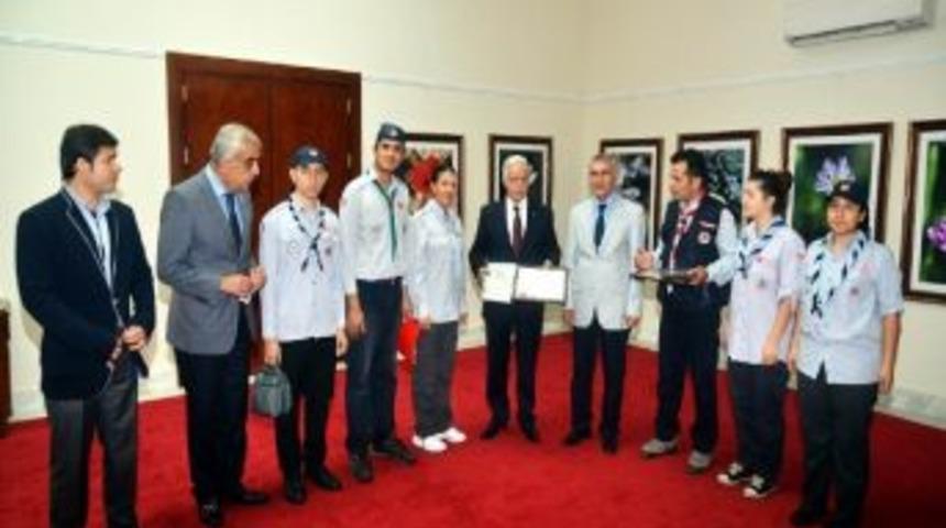 İzcilerden Aldırmaz&rsquo;a S&uuml;rpriz