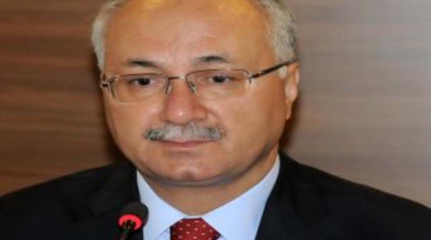 Manisa Ticaret Borsası &Ouml;ğrencilere Bin &Ccedil;ift Ayakkabı Dağıttı