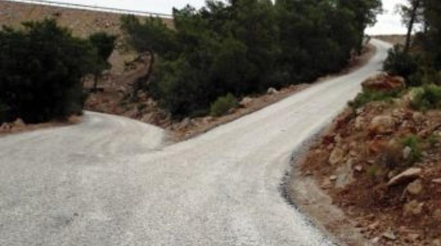 &Ouml;zel İdare K&ouml;ydes Kapsamında 15 K&ouml;y&uuml;n Yolunu D&uuml;zenledi