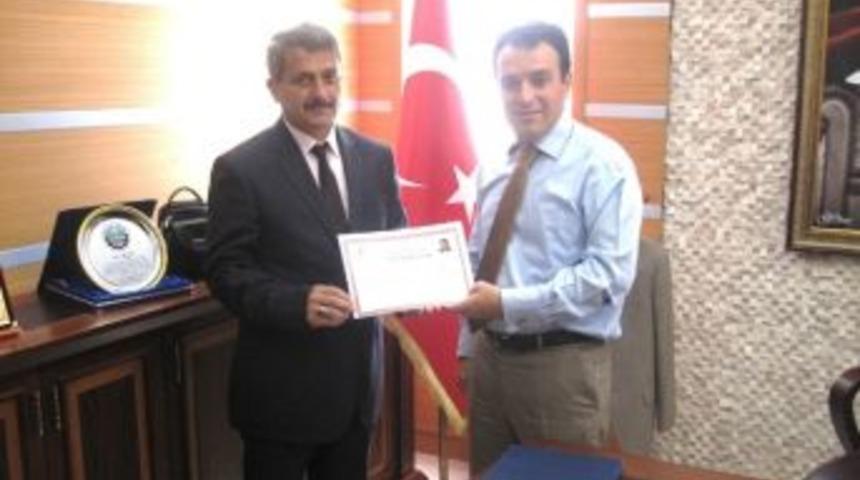 Giresun&rsquo;da Kaymakam Başarılı Personelleri &Ouml;d&uuml;llendirdi