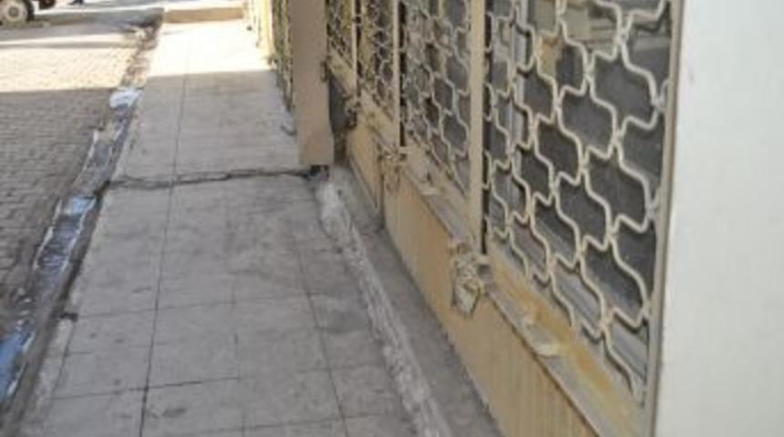 Hakkari'de Kepenklerin A&ccedil;ılmadığı G&uuml;nde D&uuml;ğ&uuml;n Yaptılar