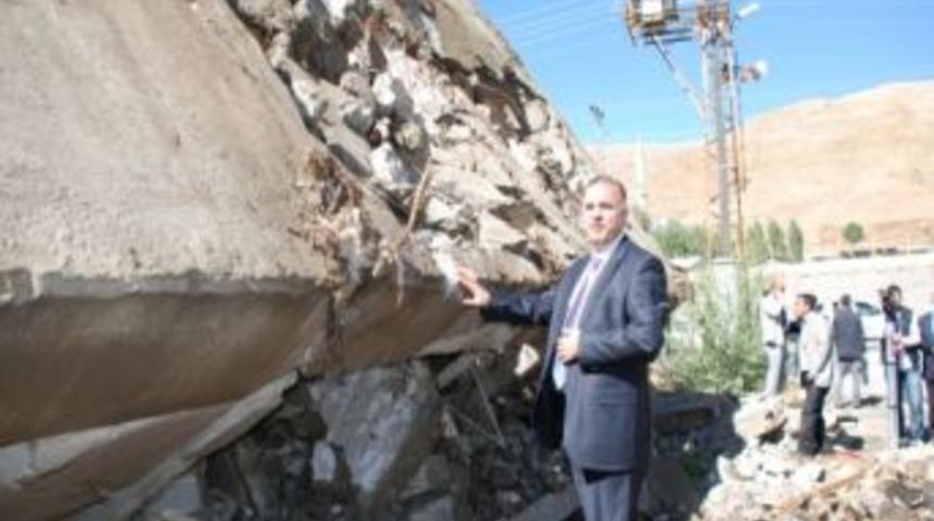 Bitlis'te Kentsel D&ouml;n&uuml;ş&uuml;m 200 Dairenin Yıkımıyla Başladı