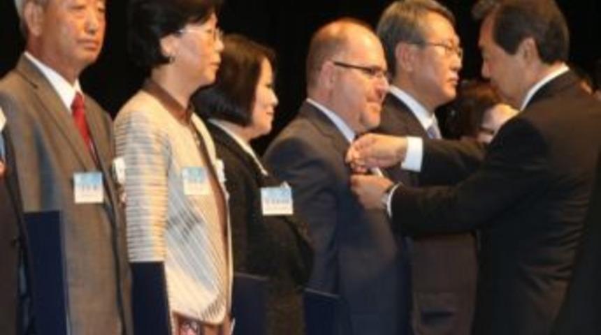 Doç. Dr. Göksel Türközü’ne Anlamlı Kore Devlet Başkanı Ödülü