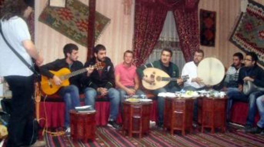 6 &Uuml;lke &Ouml;ğrencisi Sivas&rsquo;ta