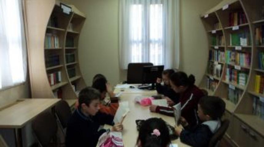 Gerede'de 25 Kitap Okuyan &Ouml;ğrenci T&uuml;rk&ccedil;e Olimpiyatları'na Gidecek