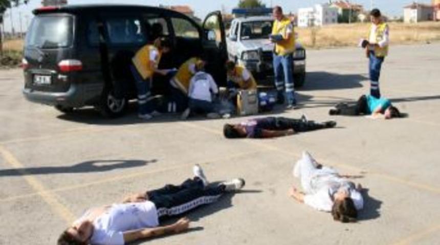 Uşak&rsquo;taki 112 Personeli&rdquo; Ambulans Rallisi&rsquo;nde&rdquo; Birincilik İ&ccedil;in Yarıştı