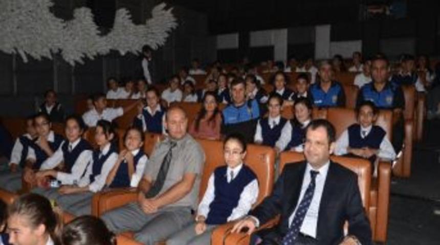 Tarsus’ta Öğrencilerin Sinema Keyfi