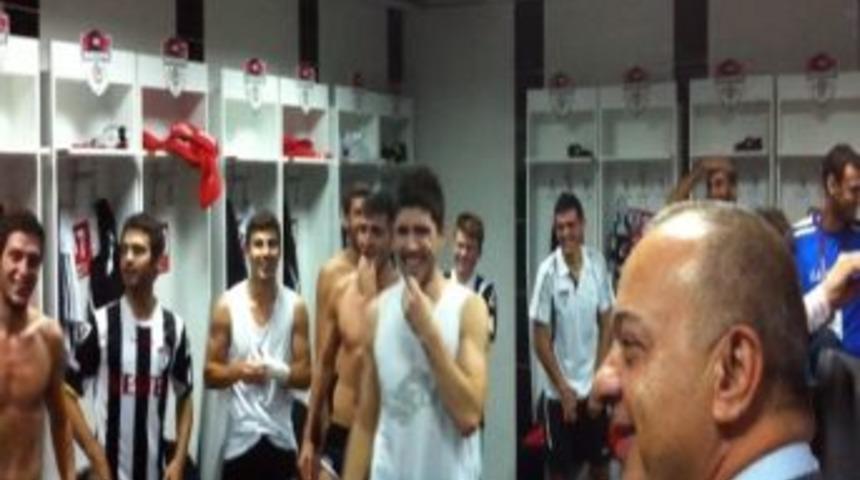 Başkan Erg&uuml;n Manisasporlu Futbolcuları Tebrik Etti