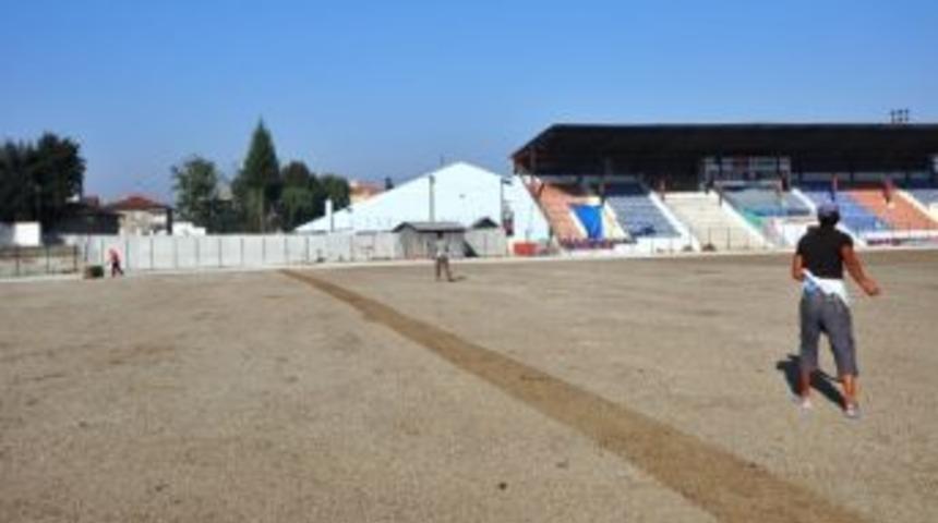 D&uuml;zce 18 Temmuz Stadyumu'na &Ccedil;im Ekildi