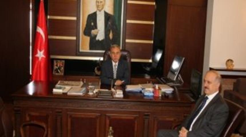 Adapazarı Kaymakamı Dr. İsmail G&uuml;nd&uuml;z G&ouml;revine Başladı