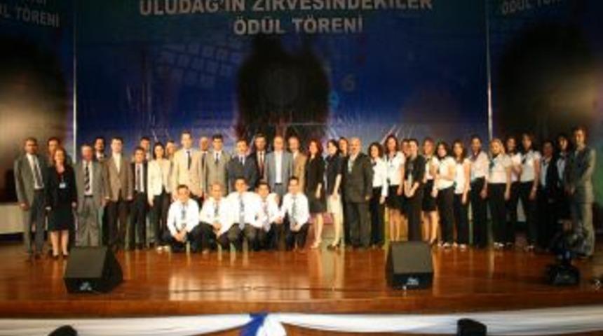 &Uuml;niversiteden Başarı Ve Hizmete &Ouml;d&uuml;l
