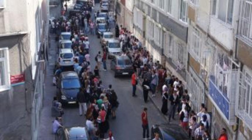 Açık Öğretim Fakültesi’ne Kayıt Için Binlerce Kişi Kuyruğu Girdi