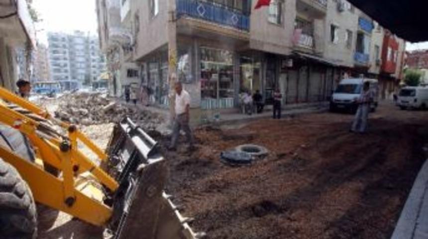 Bayraklı Sokakları Yenileniyor