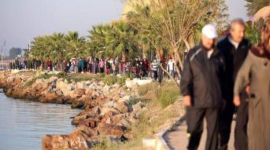 Başkan Ve Yürüyüş Tutkunları Yeni Sahil Bandında Yürüdü
