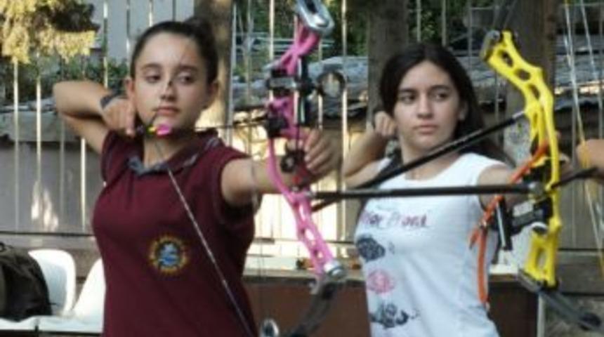 Mersinli Ok&ccedil;u Bet&uuml;l Demir G&uuml;m&uuml;ş Madalya Kazandı