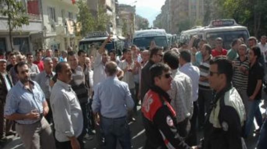 Denizli’de Minibüsçüler Eylem Yaptı