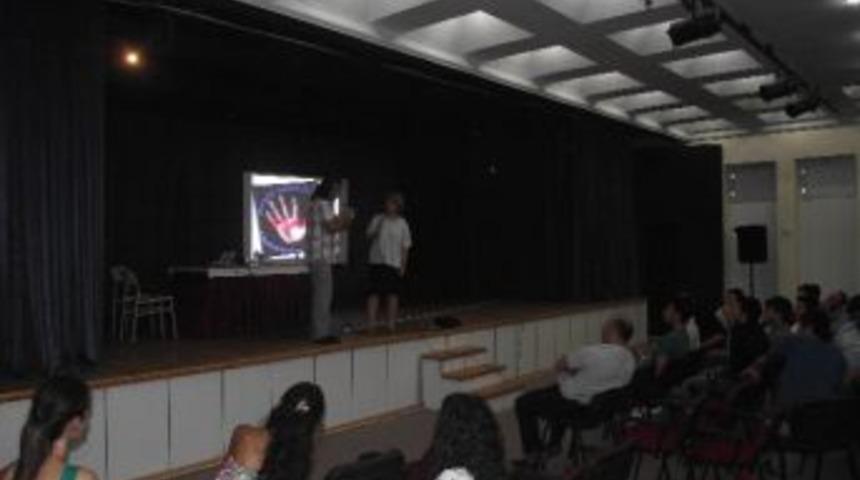 Sel&ccedil;uk Emniyeti'nden &Uuml;niversite &Ouml;ğrencilerine Ter&ouml;r Ve Uyuşturucu Semineri