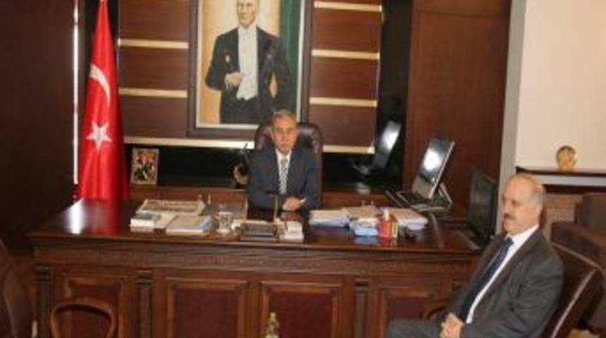 Adapazarı Kaymakamı İsmail G&uuml;nd&uuml;z, G&ouml;reve Başladı