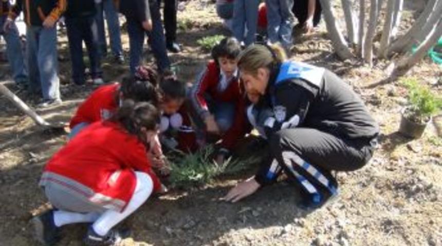 Elmadağ Polisi &Ouml;ğrencileri Uyarıyor