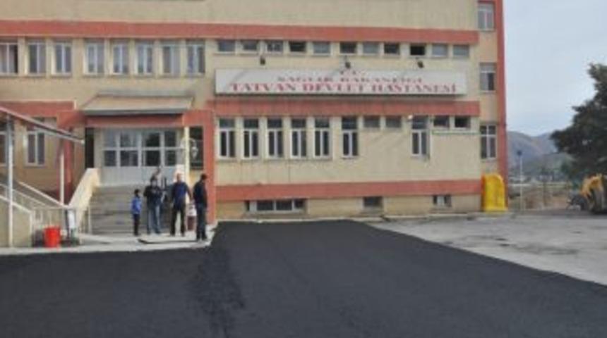Tatvan Devlet Hastanesi&rsquo;nin &Ccedil;evre D&uuml;zenlemesi Yapıldı