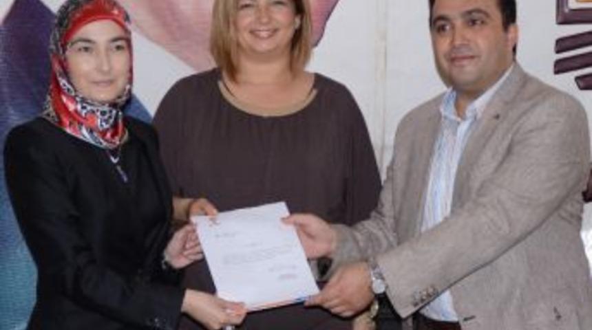 Turgutlu Ak Parti Kadın Kolları Hatice G&ouml;zeten Bulut'a Emanet