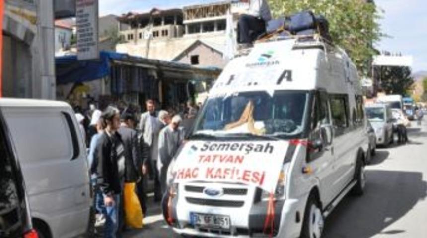 Tatvan&rsquo;da Hacı Adayları Dualarla Uğurlandı