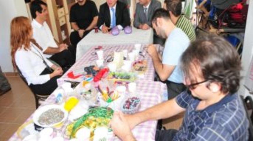 Erd&ouml;nmez, Engelliler Takı Kursunu Ziyaret Etti