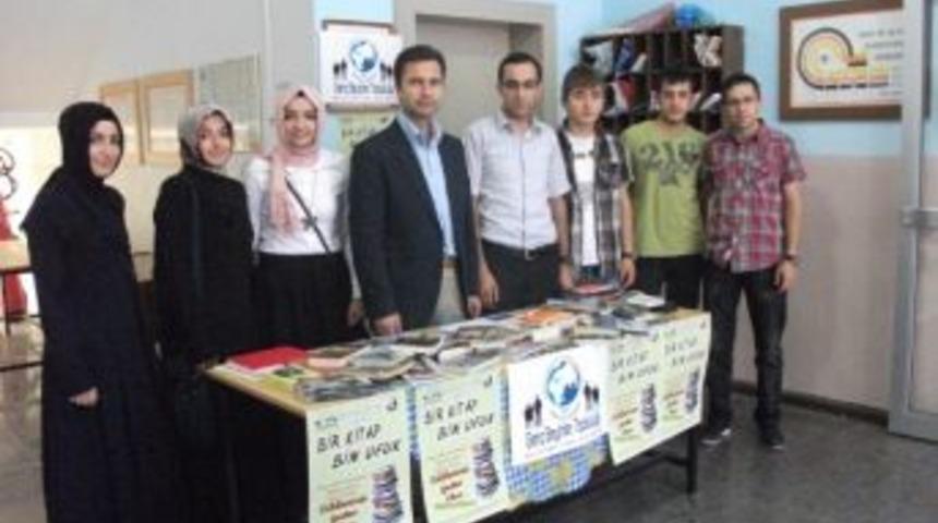 Dokuz Eylül Üniversitesi İlahiyat Fakültesi Genç Beyinler Topluluğu'ndan 'bir Kitap Bin Ufuk' Kampanyası