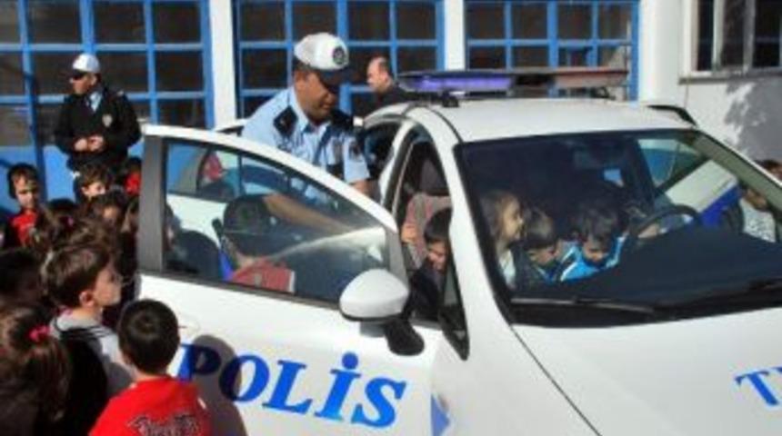 Miniklerden Trafik&ccedil;ilere Ziyaret