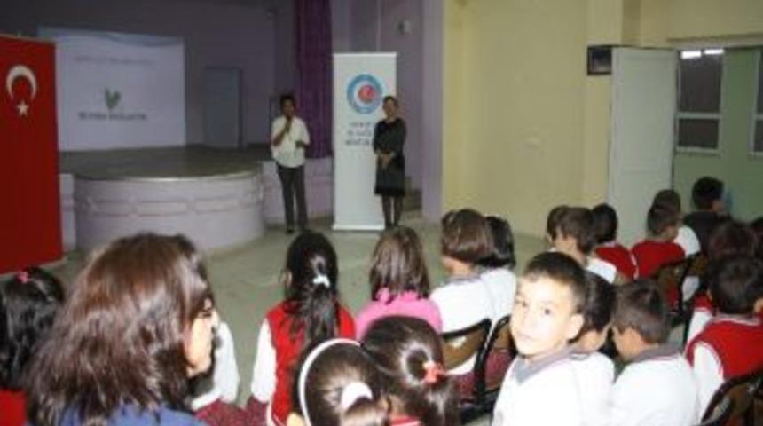 Miniklere Temizlik Dersi