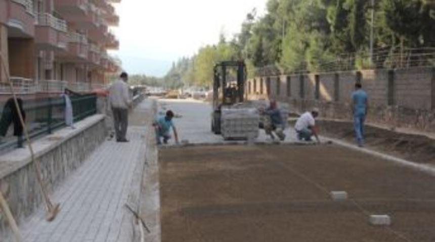 Burhaniye&rsquo;de Sokaklara Parke G&uuml;zelliği