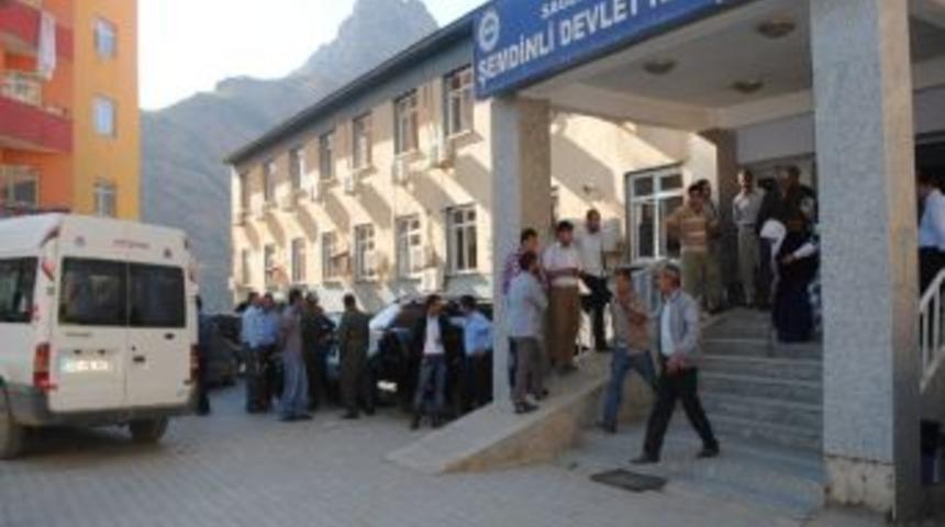 Şemdinli'de Trafik Kazası, 1 &Ouml;l&uuml; 2 Yaralı