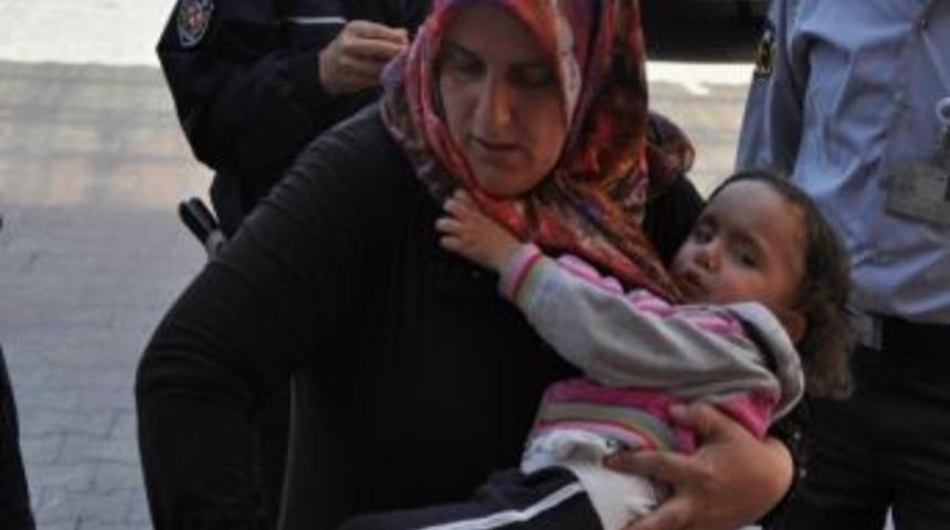 Minib&uuml;s&uuml;n Altında S&uuml;r&uuml;klenen &Ccedil;ocuğun Burnu Bile Kanamadı