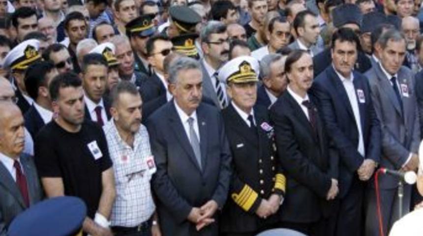 Şehit &Uuml;steğmen, Vasiyeti Olan Şehitliğe Defnedildi