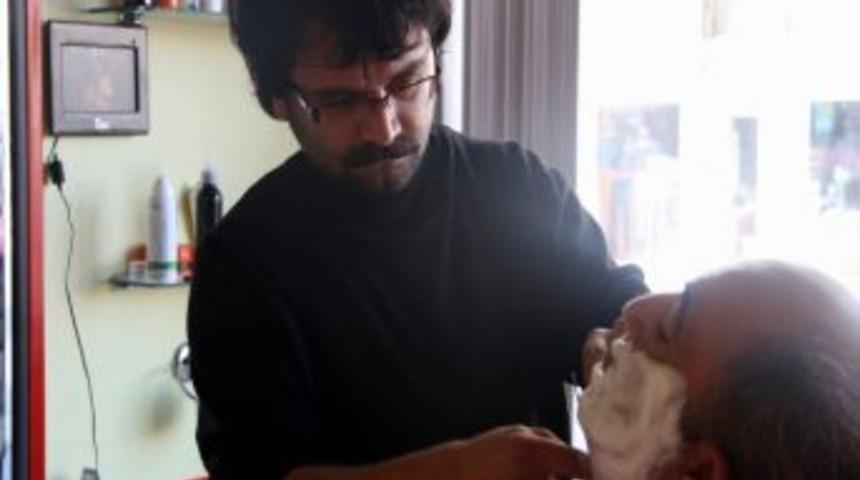 Bu Berbere Gelenler Yıllar &Ouml;nceki Fotoğraflarını Bulabiliyor